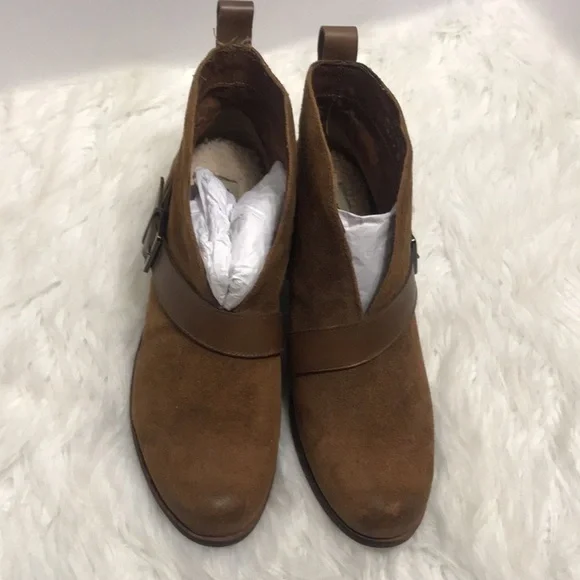NWOB UGG WRIGHT BELTED ANKLE BOOT SIZE 8M - Picture 3 of 13